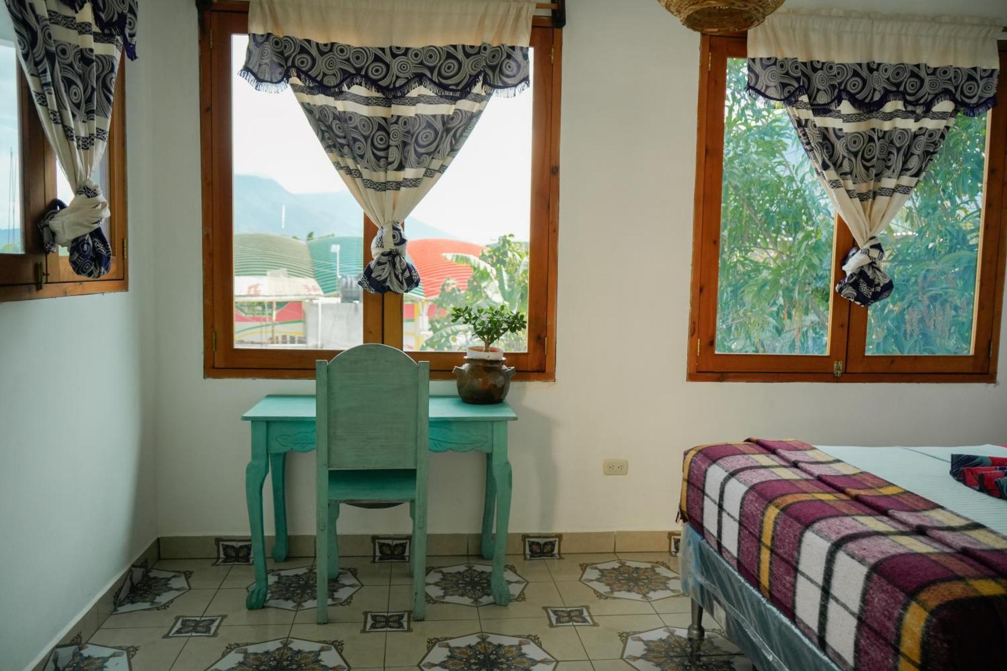Casa Madera Hostel San Marcos La Laguna Bagian luar foto